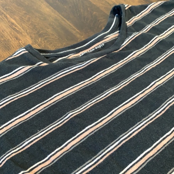 American Eagle cropped boyfriend t-shirt. - Picture 2 of 3